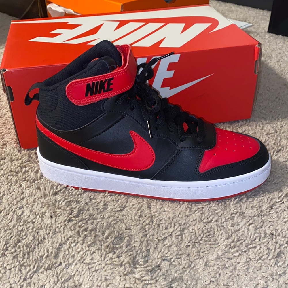 Nike court borough mid 2
